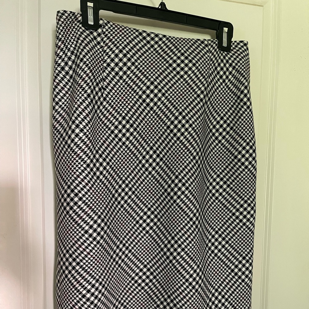 White House Black market herringbone black burgundy white pencil skirt